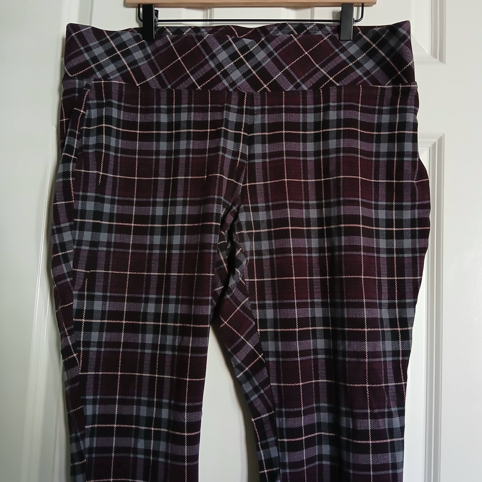 Women's EUC TORRID Pixie Ankle Pants Pull On Blac… - image 2