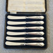 6 Sterling Silver handles Butter / Tea Knives Hallmarked Sheffield 1919 in case