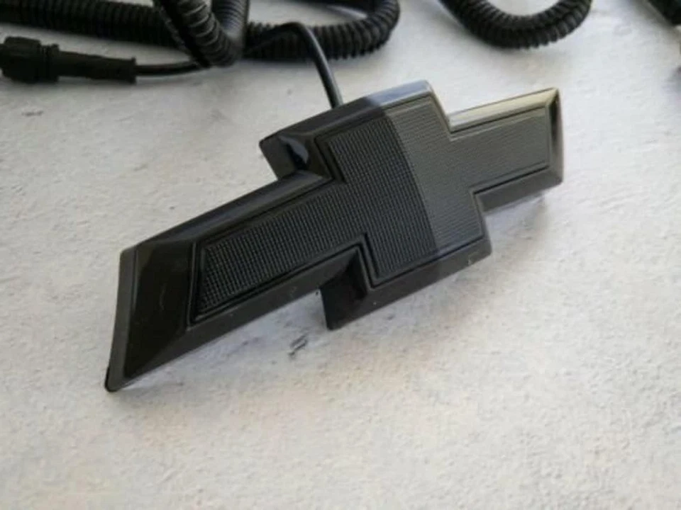 Chevy Silverado Grille Emblem Black 2014-15, 1500/2016-19 2500/3500 - Image 2 of 4