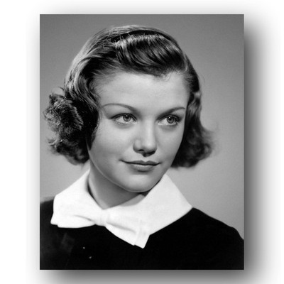Simone Simon Photo 8x10 French Actress Portrait-7