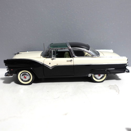 Danbury Mint Diecast 1955 Ford Fairlane Crown Victoria 1:24 Scale In Box