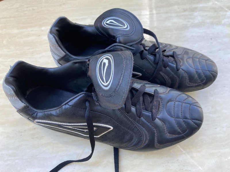 Black Brine Men's Soccer Cleats Size 11.5 well worn Vintage