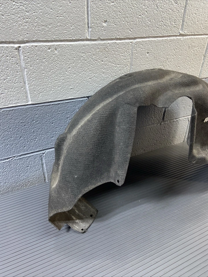 Guardabarros trasero derecho BMW 135i E88 2006-2013 protector contra salpicaduras OEM genuino Foto 4 de 4