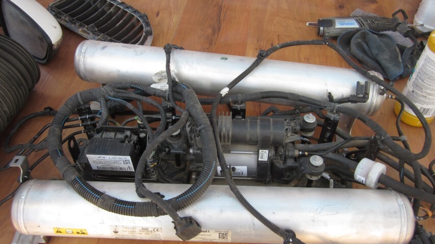 Maserati Levante AIR SUSPENSION PUMP 6700323660
