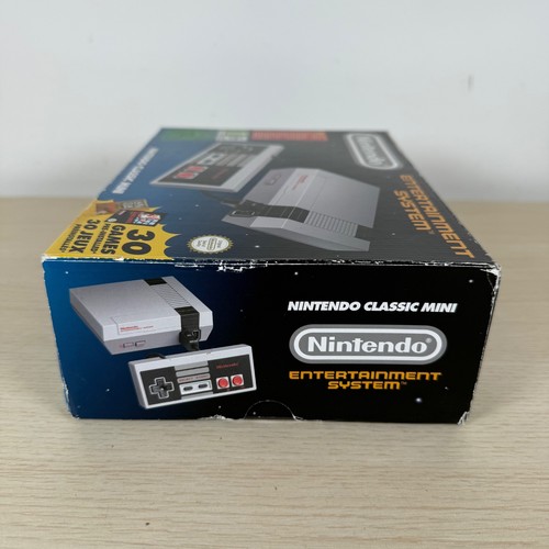 Nintendo NES Mini Classic Edition Mini Console 30 giochi in scatola, 2 controller - Foto 9 di 11