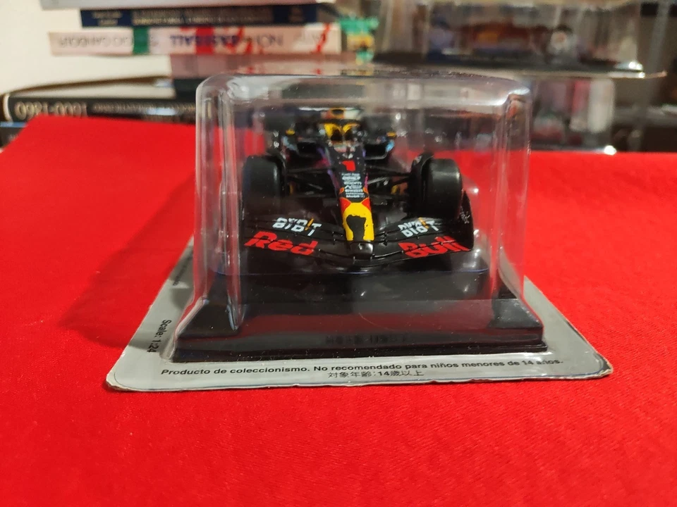 Collezione : Auto da corsa 1:24 Red Bull RB19  Max Verstappen 2023 . Con Fascic - Immagine 2 di 4
