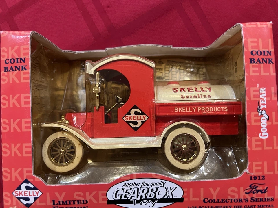 Gearbox Toy 1912 Ford Skelly Collector"s Series 1:24 Scale Die Cast Metal Bank - Image 4 of 4