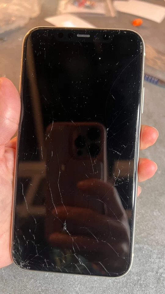 iPhone 11 128gb, Broken Screen, 100% functional, 74% Battery, Unlocked - Image 3 of 4