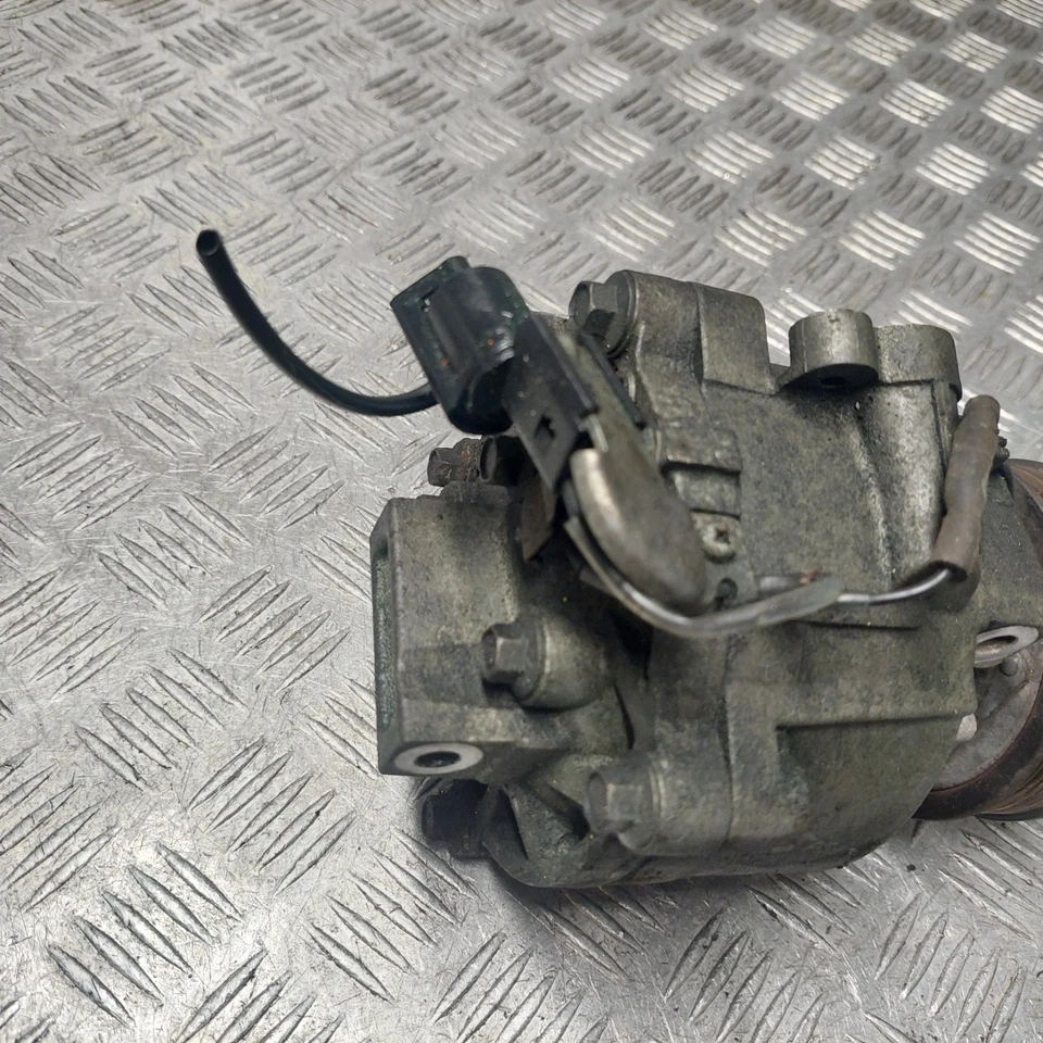 Bomba compresora aire acondicionado aire acondicionado Mitsubishi Outlander DI-D 2011 2.2 AKS200A413 Foto 2 de 4