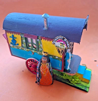 CRECHE ROULOTTE CIRQUE DIORAMA CARAVANE GYPSY GITAN SANTON forain Sainte SARA - Photo 1/4