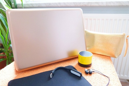 Apple MacBook Pro 2009 con sistema operativo Catalina 10 13 pollici HD l 8 GB... - Foto 3 di 12