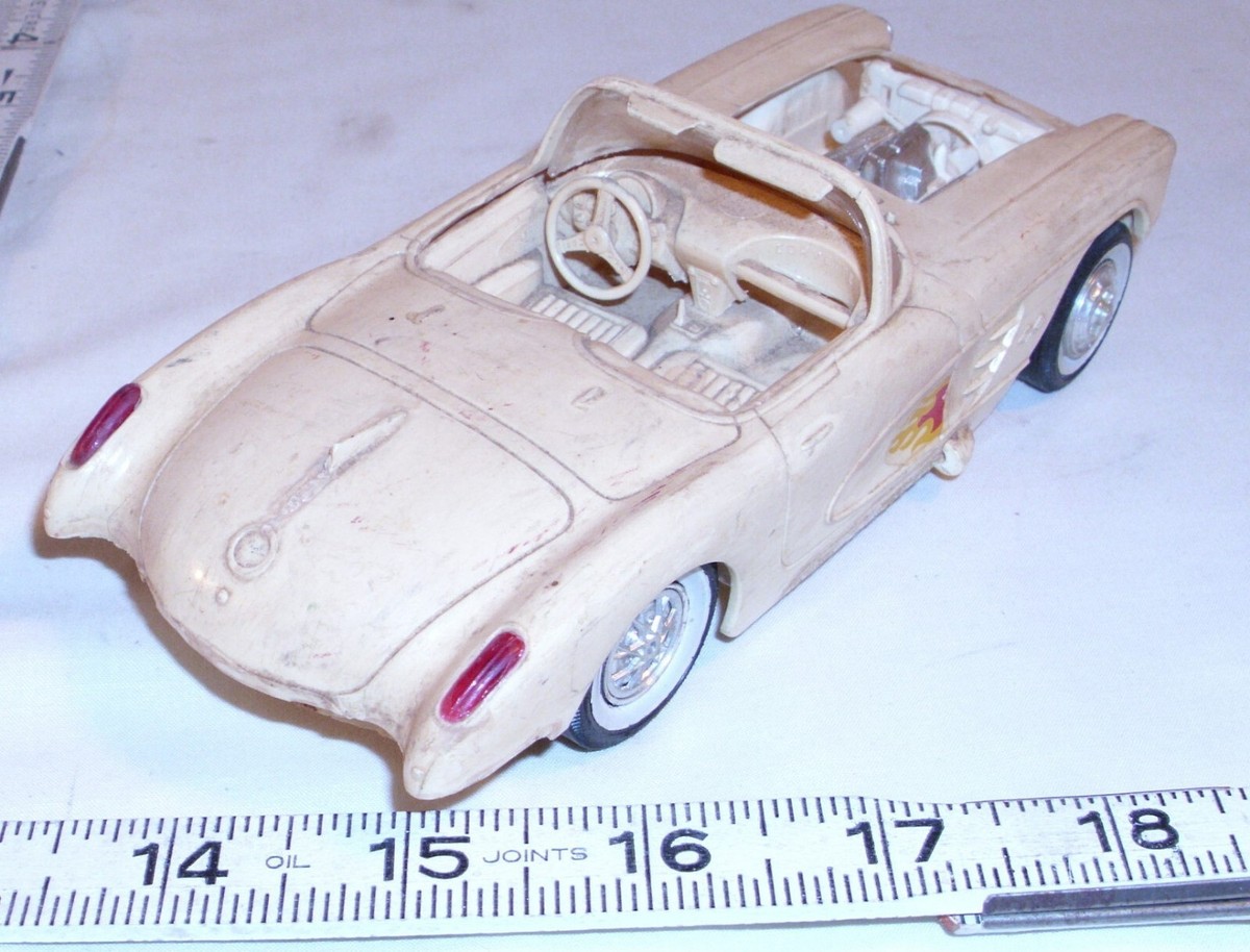 AMT 1960 CHEVROLET CORVETTE CONVERTIBLE ORIGINAL MODEL KIT