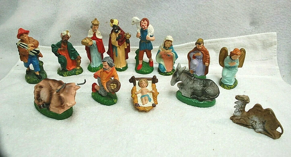 Nativity 13 Piece Set of Figures + Wooden Manger Vintage Made in Japan XM1252 - Image 3 of 4