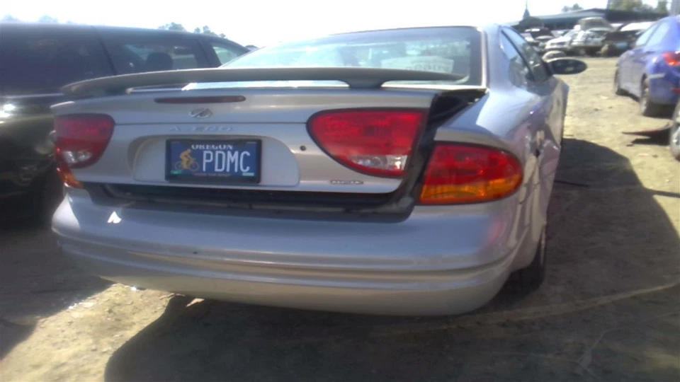 Luz de conducción usada se adapta a: Oldsmobile Alero 1999 parachoques antiniebla montado grado Foto 3 de 4