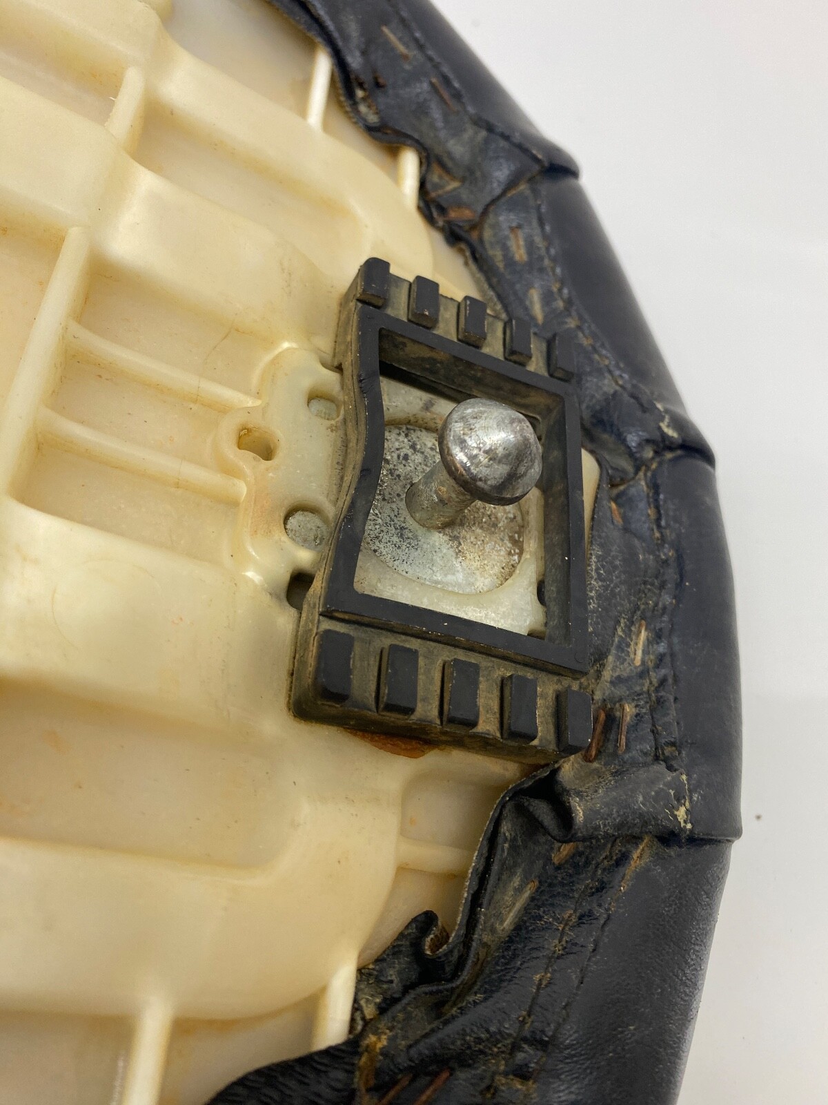 SUZUKI LTR450 LTR 450 OEM SEAT PAN QUADTECH QUAD TECH GRIPPER COVER 06-09