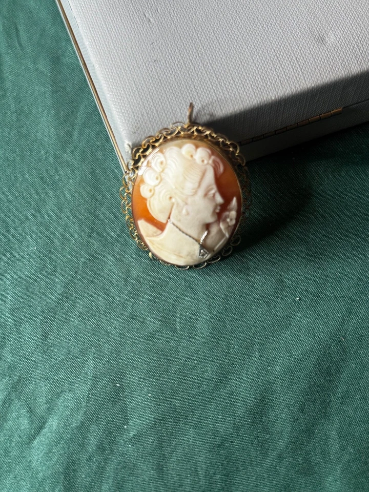 cameo senhora usando um broche de colar ou pingente de colar - Imagem 2 de 4