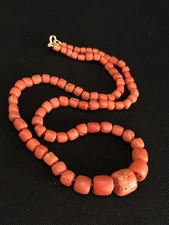 35,6 g. Vintage  Red Coral Necklace Natural Undyed Beads