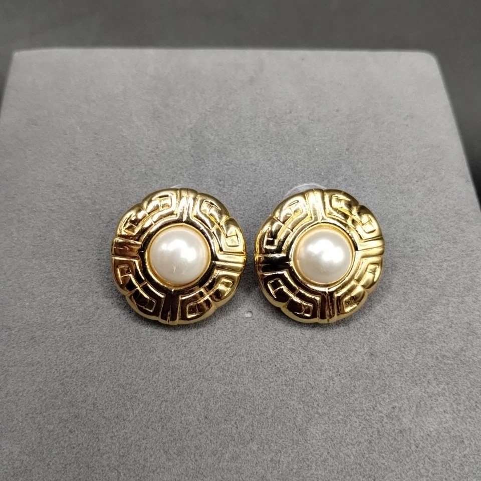 Vtg Bijoux Givenchy Faux Pearl Gold Tone Round Pierced Earrings  - Image 4 of 4