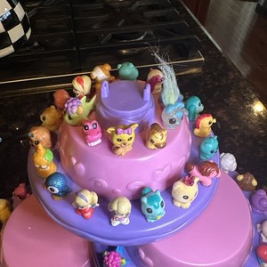 Squinkies Palace Surprize Cake Display Tower w/ Squinkies w/ Bonus Cupcake