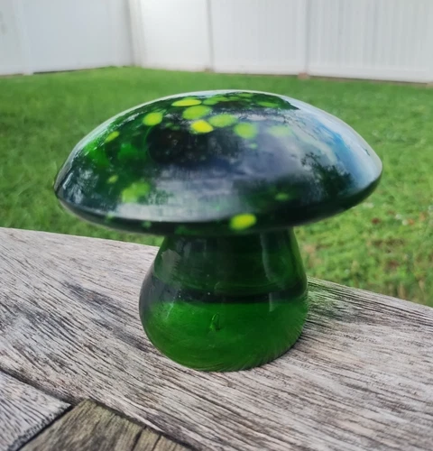 Green Blenko Glass Mushroom  Uranium Reactive Dots 4" Diameter