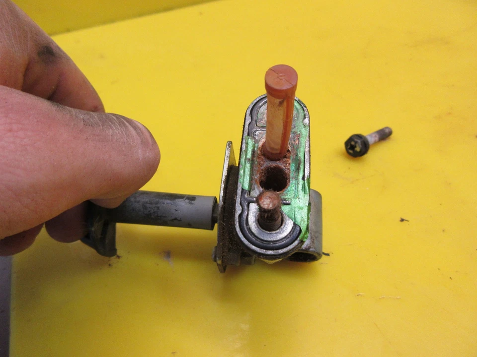 原始设备制造商川崎 NINJA ZX6R ZX9R ZZR600 燃油罐 PETCOCK 关闭阀门 — 第 3/4 张图片