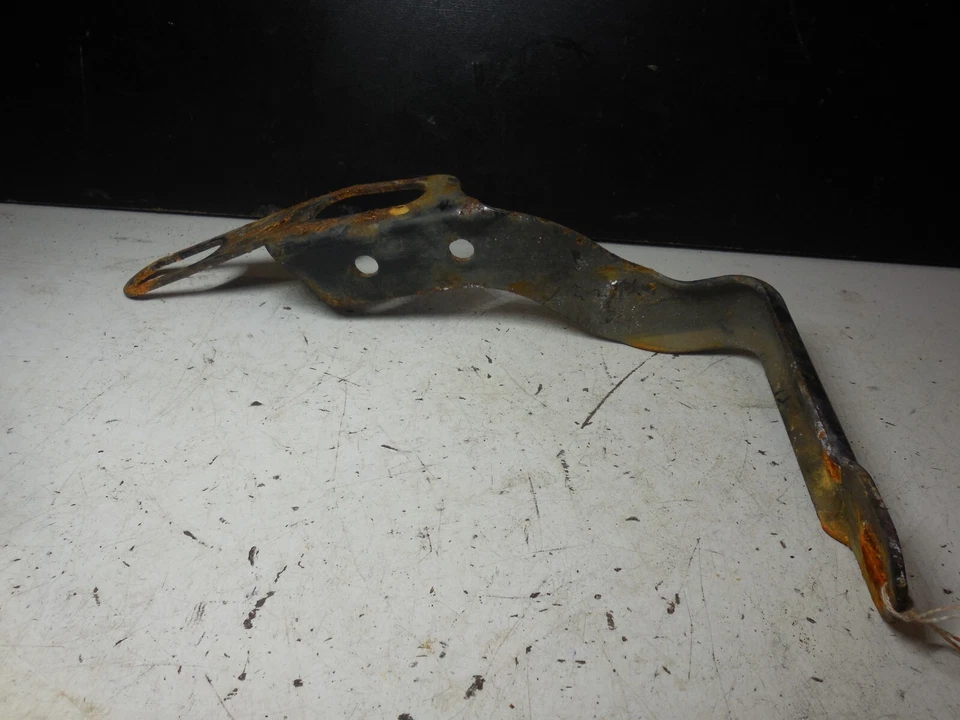 05-08 Mercedes-Benz E320 Soporte de suspensión de escape derecho caja de cambios 2114923641 Foto 3 de 4