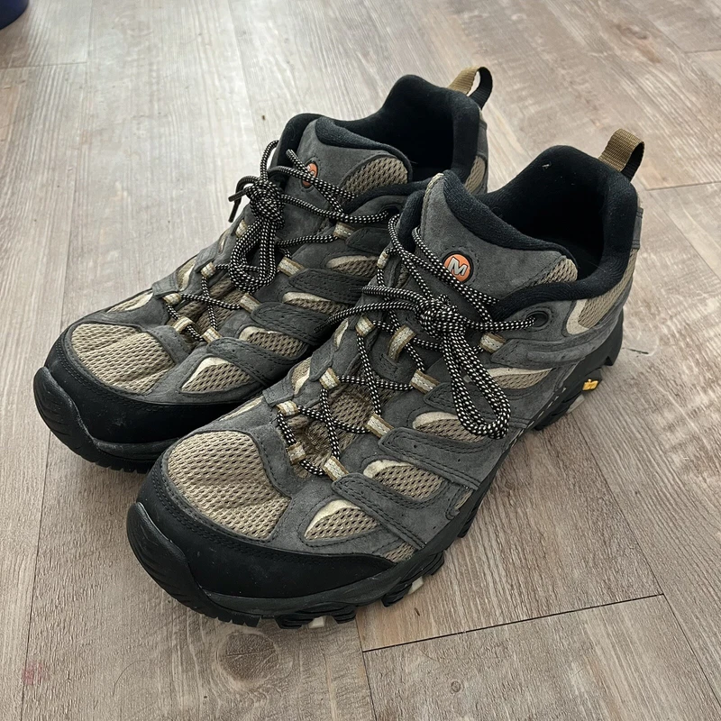merrell moab vibram outsole low top suede shoes