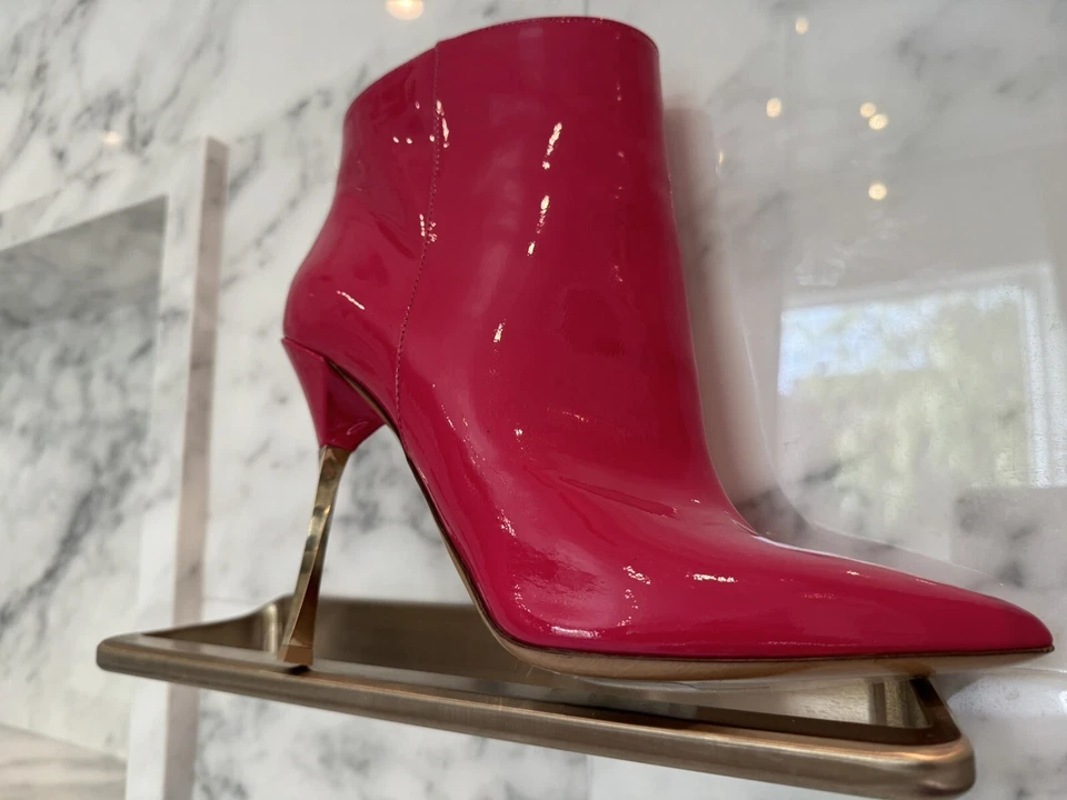 Botines Valentino Garavani tacón torcido charol fucsia Foto 2 de 4