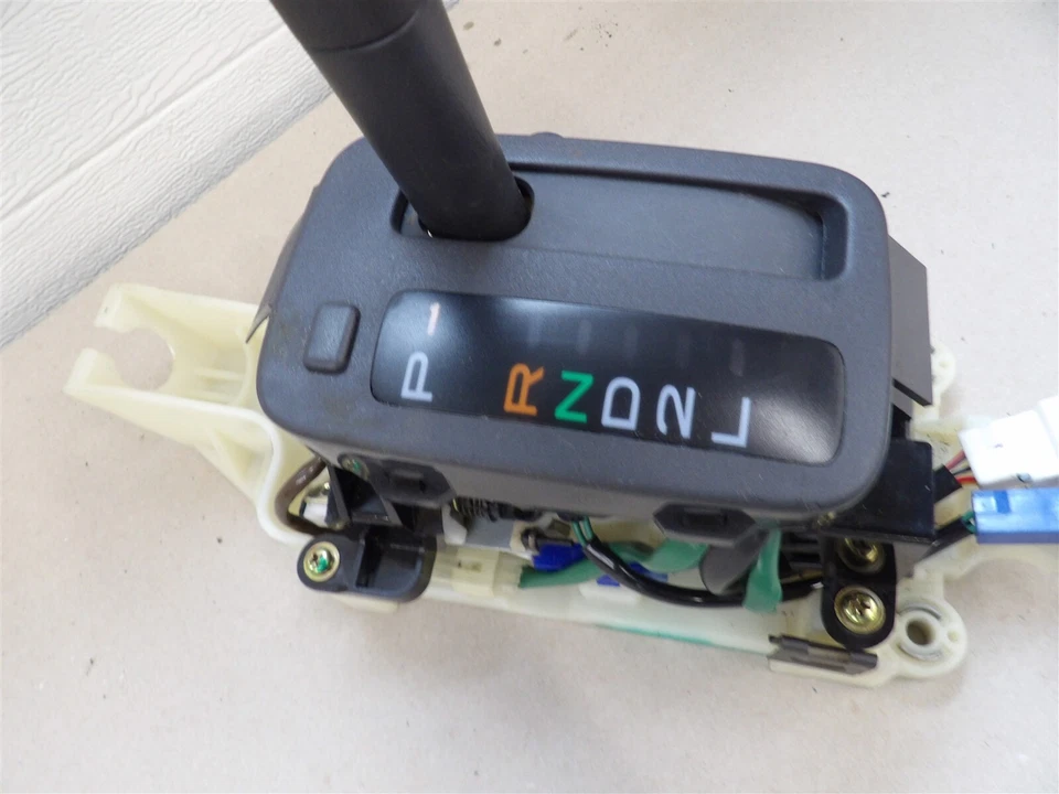 93-97 GEO PRIZM AUTOMATIC TRANSMISSION SHIFTER ASSEMBLY WITH KNOB AND INDICATOR - Image 2 of 4