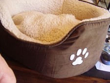 SMALL DOG OR CAT BED PET FACE BROWN 9 " DEEP USED BUT IN FAIR / GOOD CONDITION
