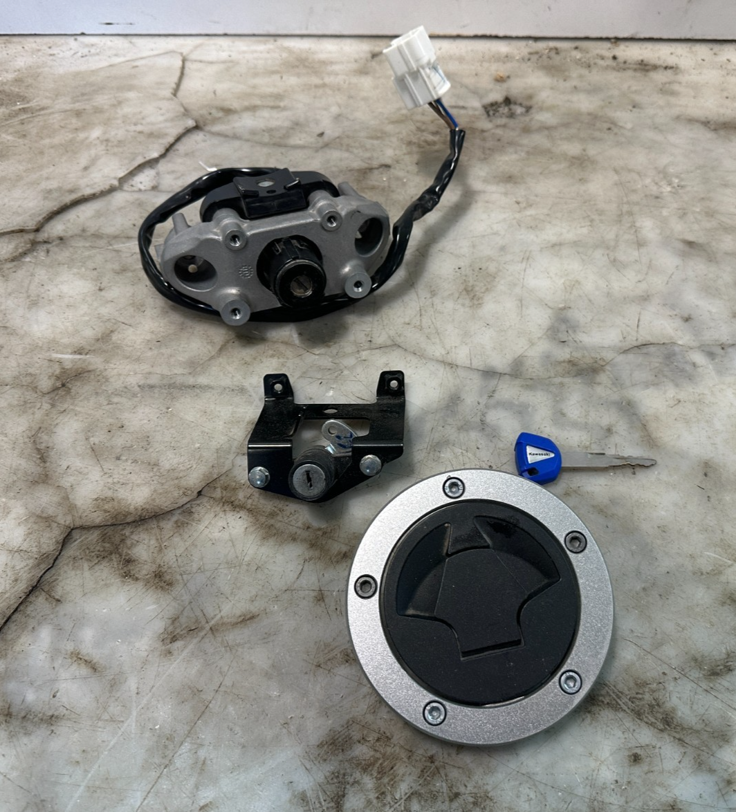 なっぴ 12-16 KAWASAKI NINJA EX650 EX 650 LOCK SET IGNITION SWITCH KEY GAS