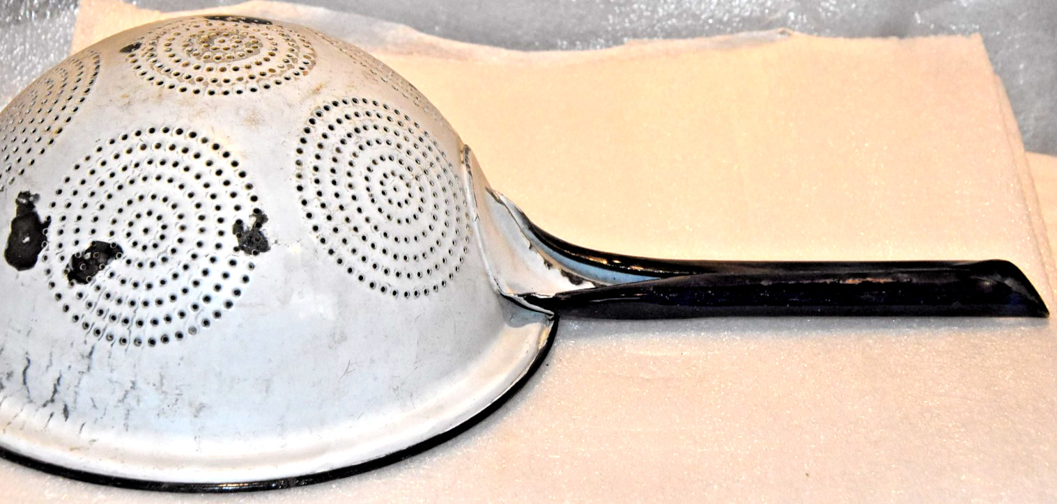 Vintage Colander Kitchen Enamel-Old Sieve-Strainer-Kitchen Decor-Vintage Sieve*/