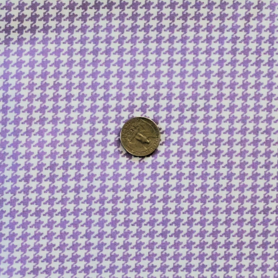 Tela de algodón pata de gallo púrpura claro sobre fondo blanco pieza de 4 yardas X WOF Foto 3 de 3