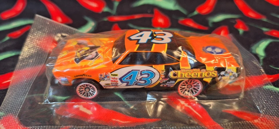 NEW HOT WHEELS #43 RICHARD PETTY 1970 PLYMOUTH ROADRUNNER HONEY NUT CHEERIOS - Image 2 of 4