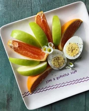 DaySpring (in) courage plate. NEW Live a Grateful Life  Encourage Dish Cream