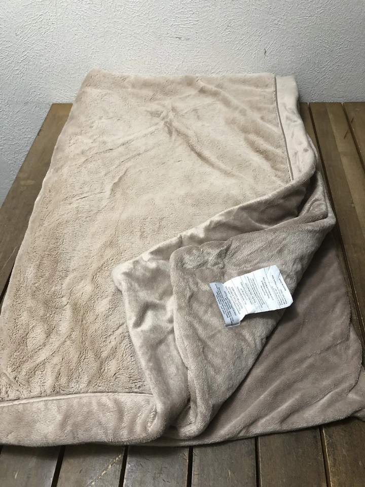 Restoration Hardware Throw Blanket Plush Beige Reversible Faux Fur 45x65" EUC - Image 2 of 4