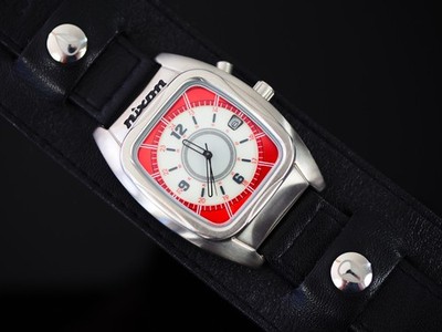 Nixon The Rocker Uhr mit doppelt breitem Lederarmband mit seltenem rot-weißem Zifferblatt