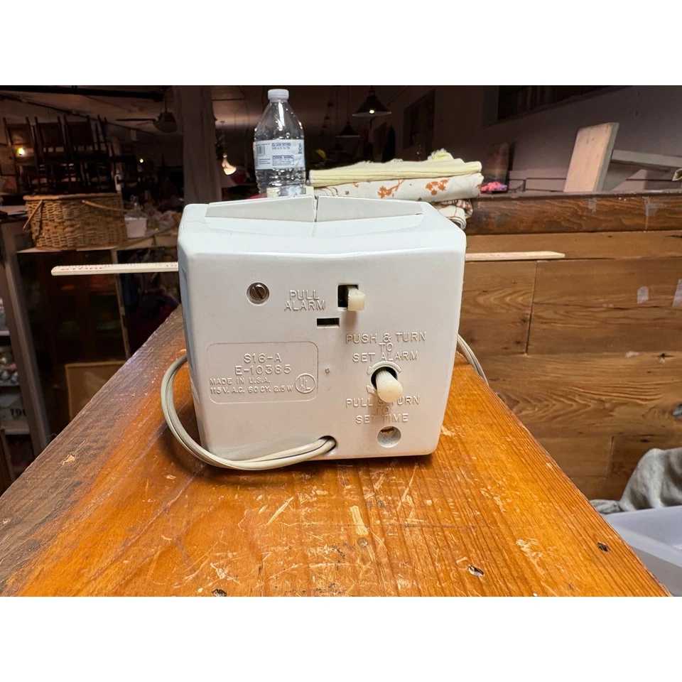 Westclox Electric Alarm Clock White Mid Century Modern Retro - Image 4 of 4