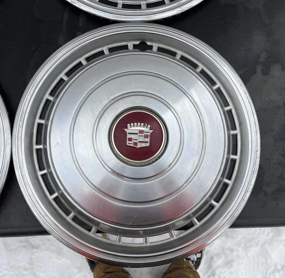 Genuine 1978 Cadillac Deville Fleetwood metal hubcaps wheel covers nice. - Image 4 of 4