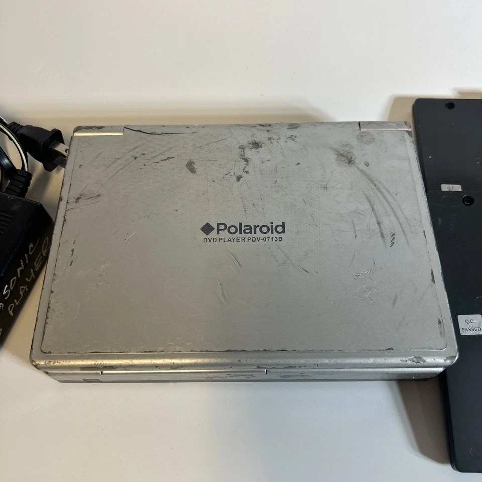 Reproductor de DVD portátil plateado vintage Polaroid PDV-0713b 7" películas de pantalla ancha para automóvil Foto 3 de 4