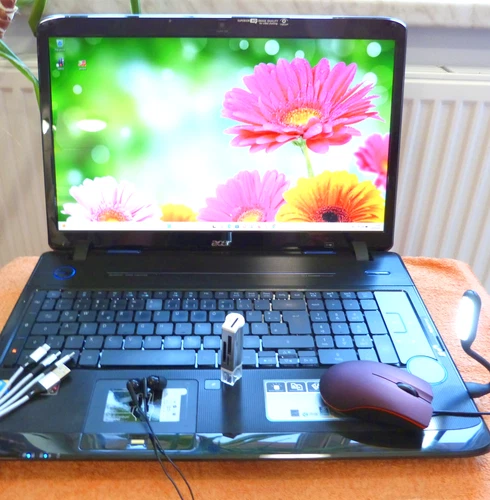 Acer 8935 Cinema 18 inch FULLHD GEMSTONE I Windows 11 SSD HDD 1000GB I 8GB...