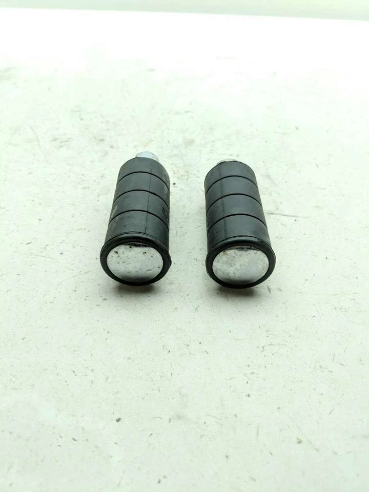 13 estriberas traseras para pasajero Suzuki VZ 1500 Boulevard M90 Foto 2 de 4