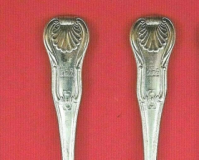 4 cucharas para servir inglesas con patrón de concha esterlina con cresta heráldica (#3394) Foto 2 de 3