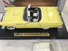 Road Legends The Classic Collection 1:18 ‘55 Ford Thunderbird Convertible