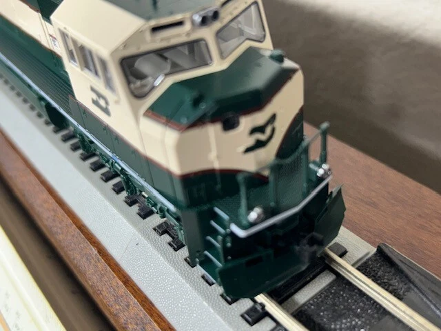 BURLINGTON NORTHERN - BN EXECUTIVE SD70MAC DC/DCC Ready LEDs HO Scale KATO NEW - Image 3 of 4