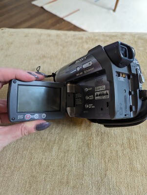 Sony DCR-DVD305 Handycam Camcorder Wide LCD MEGA PIXEL 12x Optical