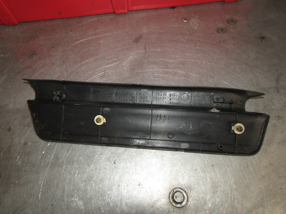 Nissan Máxima 1995-1999 OEM lado del pasajero alféizar de la puerta trasera moldura placa de desgaste 97 98 Foto 2 de 2