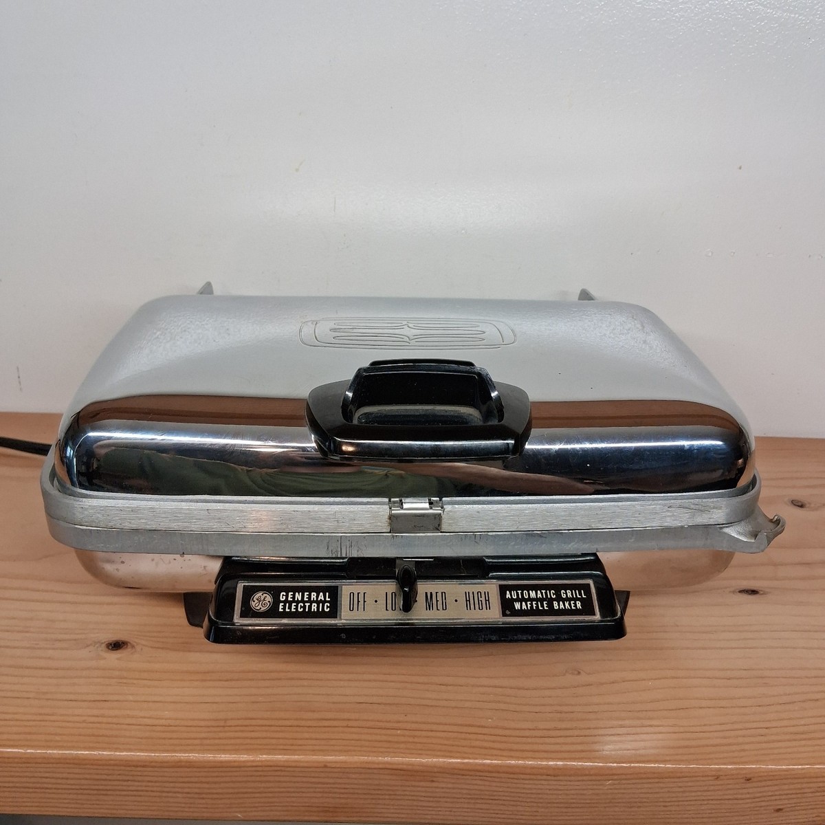 Vintage 1960s General Electric GE Automatic Grill Waffle Baker