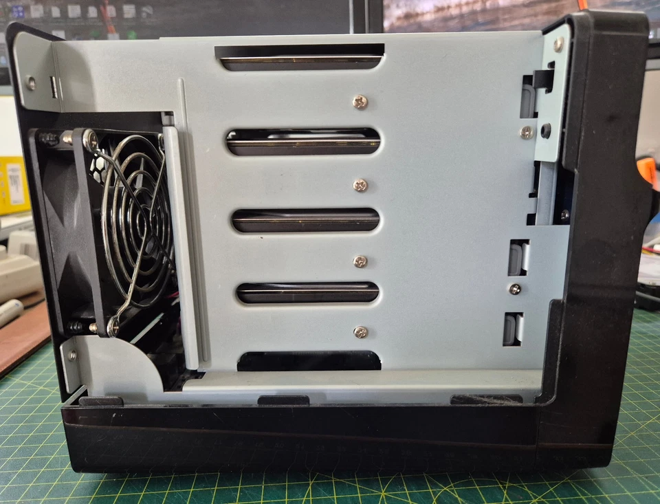 Synology DS414j disk station - 4 x 4TB WD RED HDD's included - image 4 of 4