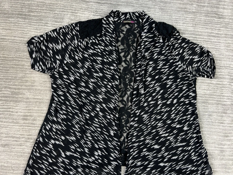 Heart Soul Plus Top 女式 2X 黑色蕾丝开襟短袖掸子 — 第 2/4 张图片